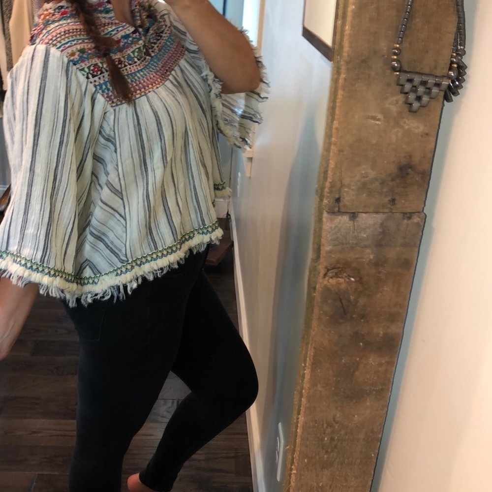 Embroidered Small oversized boho fringe top - Picture 3 of 4